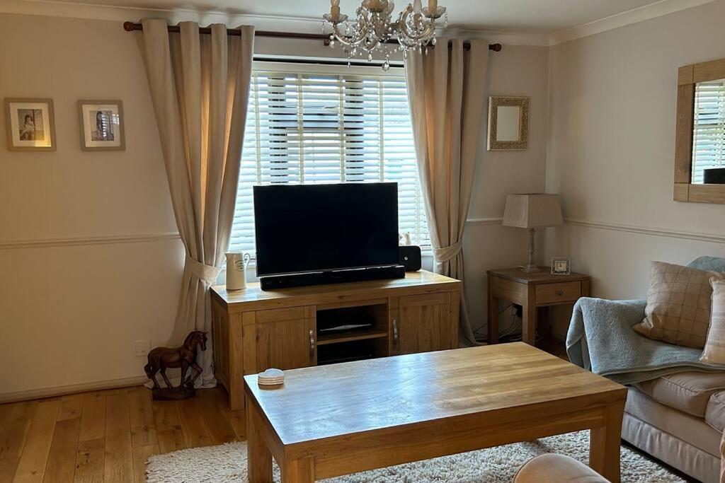 Cosy 2 Bed, Home From Home Haddenham  Bagian luar foto