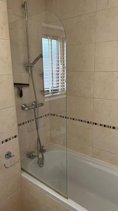 Cosy 2 Bed, Home From Home Haddenham  Bagian luar foto
