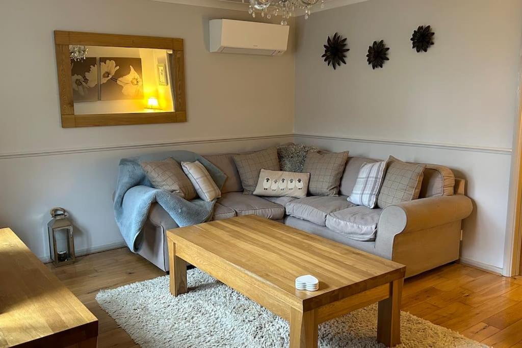 Cosy 2 Bed, Home From Home Haddenham  Bagian luar foto