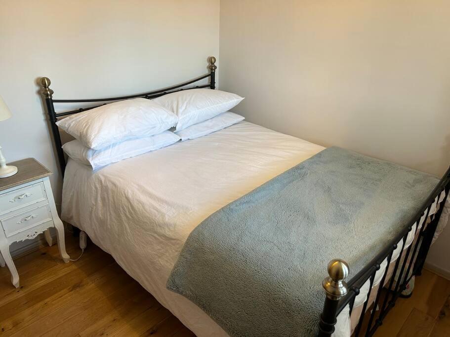 Cosy 2 Bed, Home From Home Haddenham  Bagian luar foto