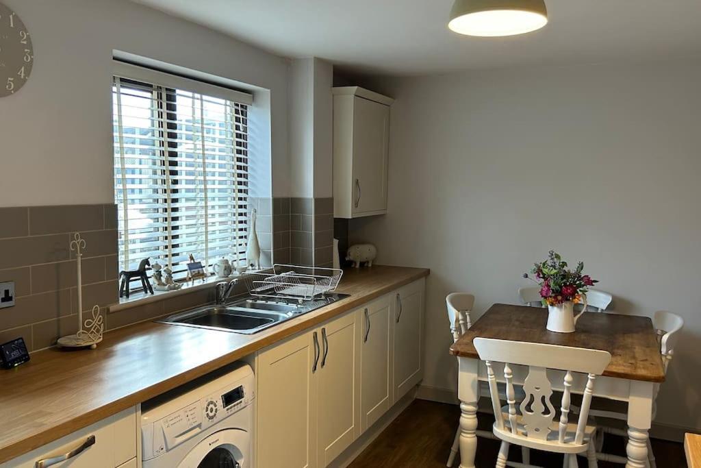 Cosy 2 Bed, Home From Home Haddenham  Bagian luar foto